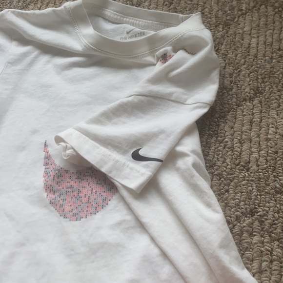 Pink Nike white tee with swish - Picture 2 of 3